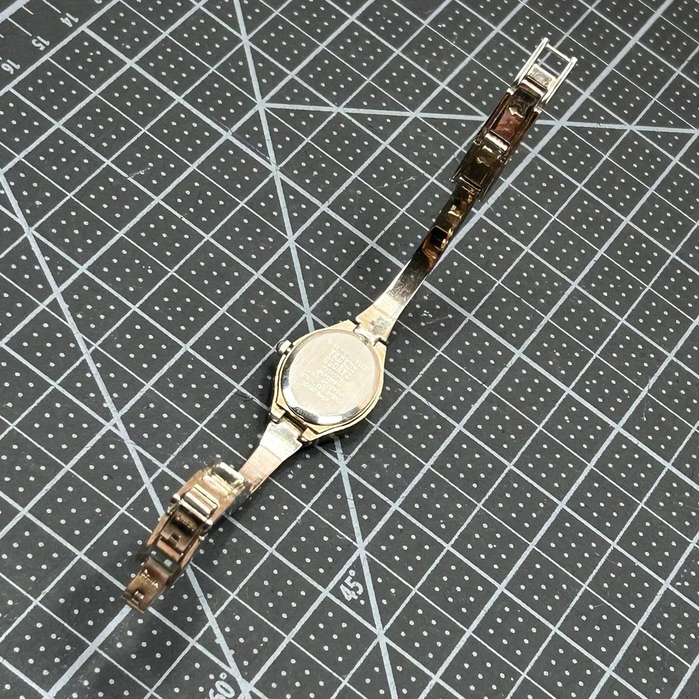 Faded Glory Womens Quartz Watch Silver Tone Blue Dial‎ Oval Case FGD40719